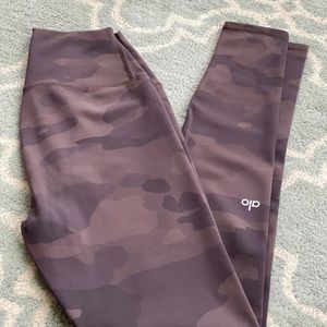 ALO Yoga High waisted camo leggings!